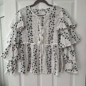 Lumie Women's 100%Cotton Embroidered Tiered Sleeve Top Size Medium
